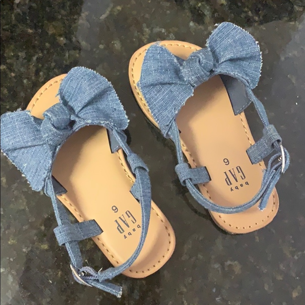 Gap sandals